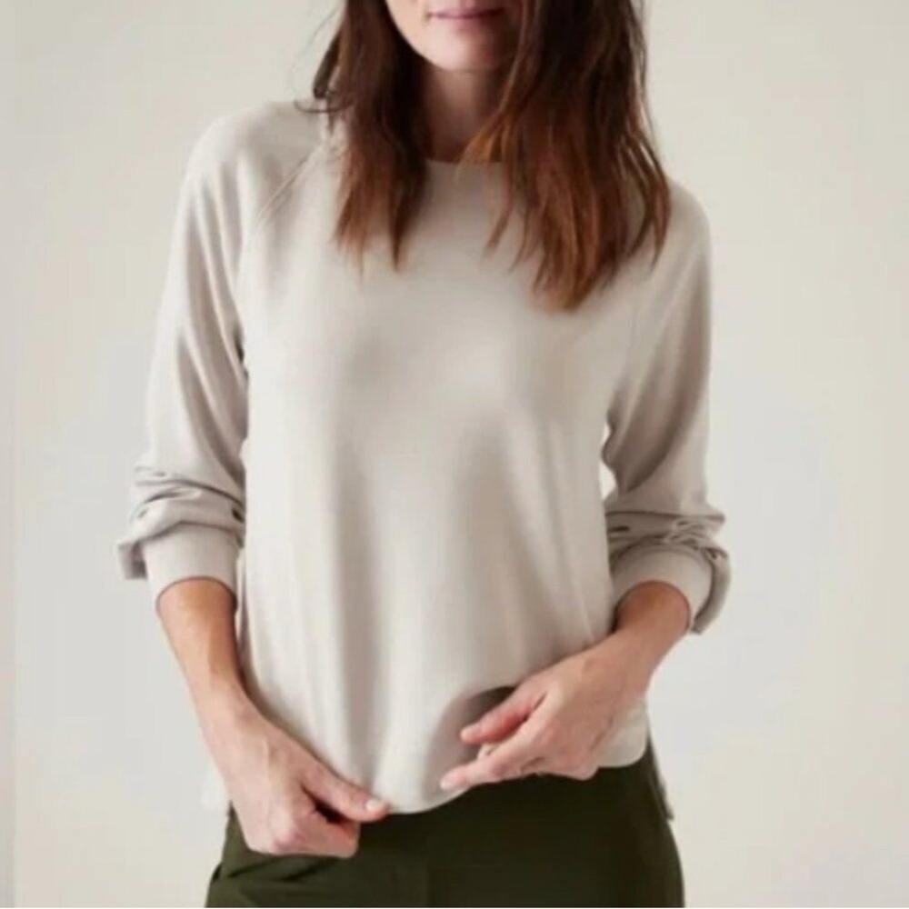 Athleta Cream Seasoft Long Sleeve Crewneck Top‎